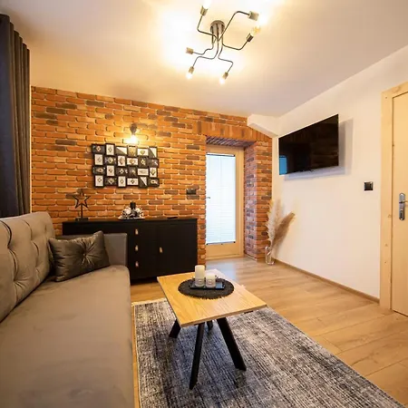 Warsztat Apartamenty Stare Izby * Poronin